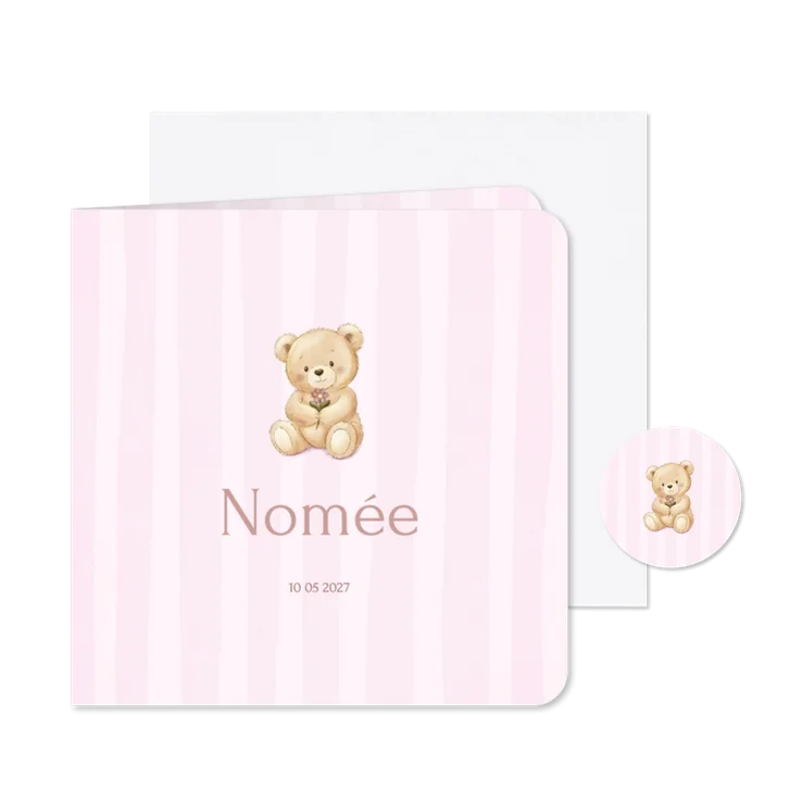 Lief geboortekaartje teddybeer op roze strepen achtergrond