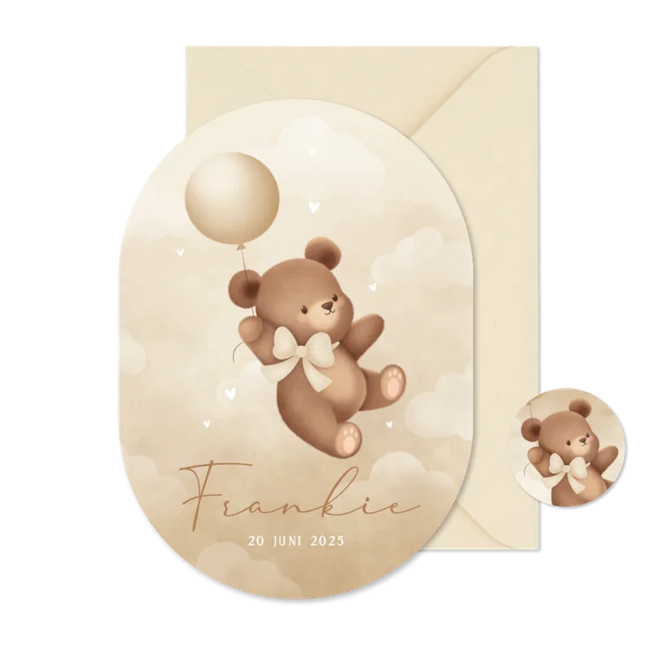Lief geboortekaartje teddybeertje aan ballon met strik