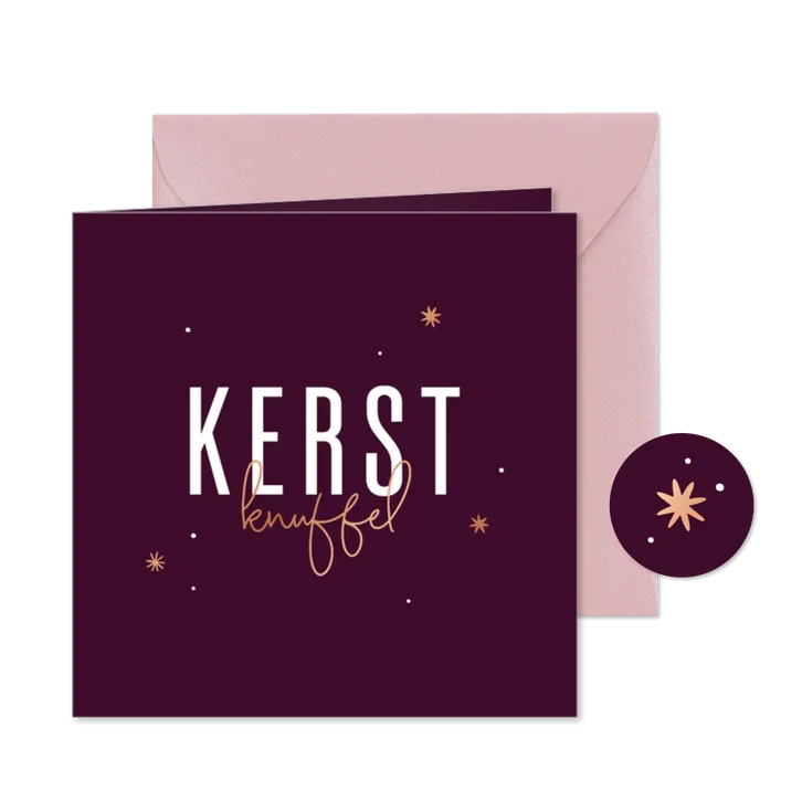 Liefdevolle kerstkaart kerstknuffel met koperen sterren