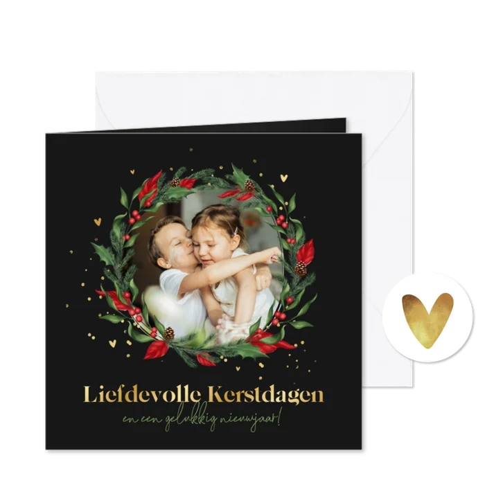 Liefdevolle kerstkaart kersttakjes krans goud hartjes foto	