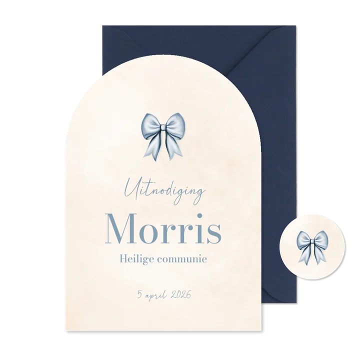 Lieve communie uitnodiging in boogvorm met blauwe strik