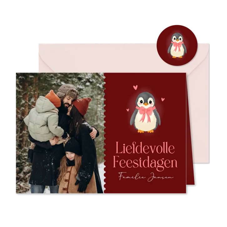 Lieve kerstkaart met foto rood met pinguïn en strikje