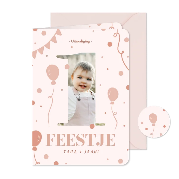 Lieve uitnodiging eerste verjaardag roze met foto