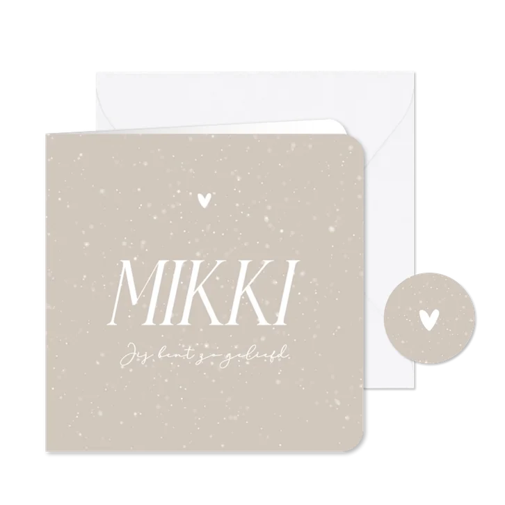 Minimalistisch beige geboortekaartje met witte spikkels