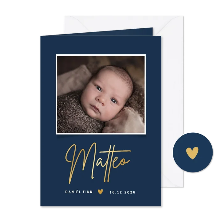 Minimalistisch blauw geboortekaartje jongen met foto en naam