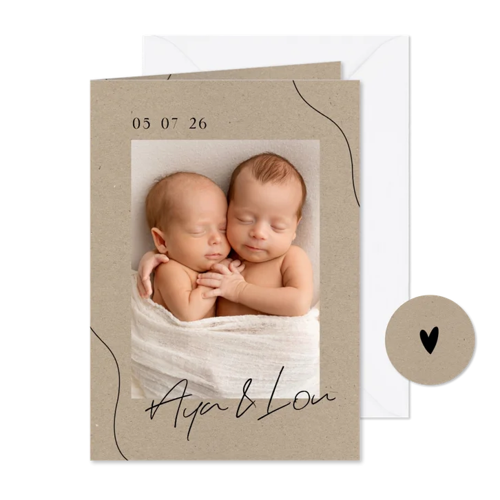 Modern geboortekaartje kraft met zwarte lijnen en tekst