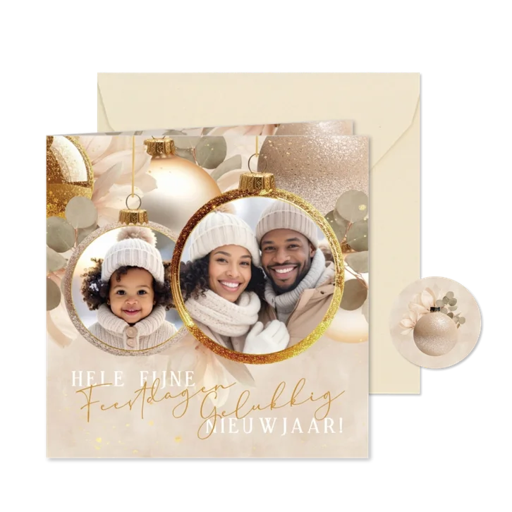 Moderne kerstkaart kerstballen foto's eucalyptus, magnolia