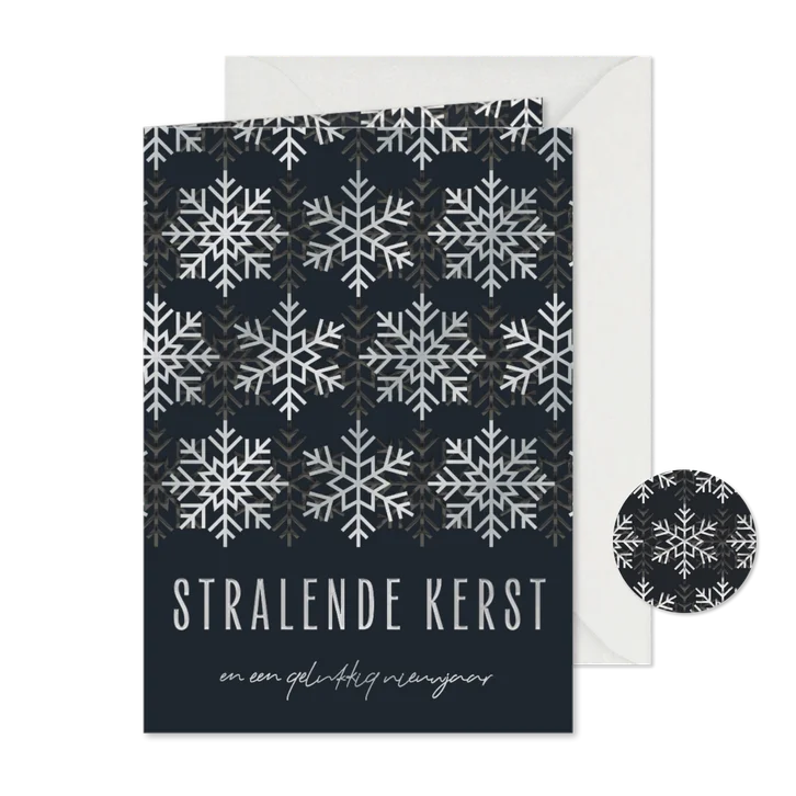 Moderne kerstkaart met zilverfolie sneeuwvlokken