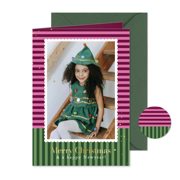 Moderne kerstkaart streeppatroon foto kader kleurrijk goud