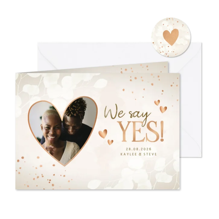 Moderne trouwkaart eucalyptus takjes spetters hartjes & foto