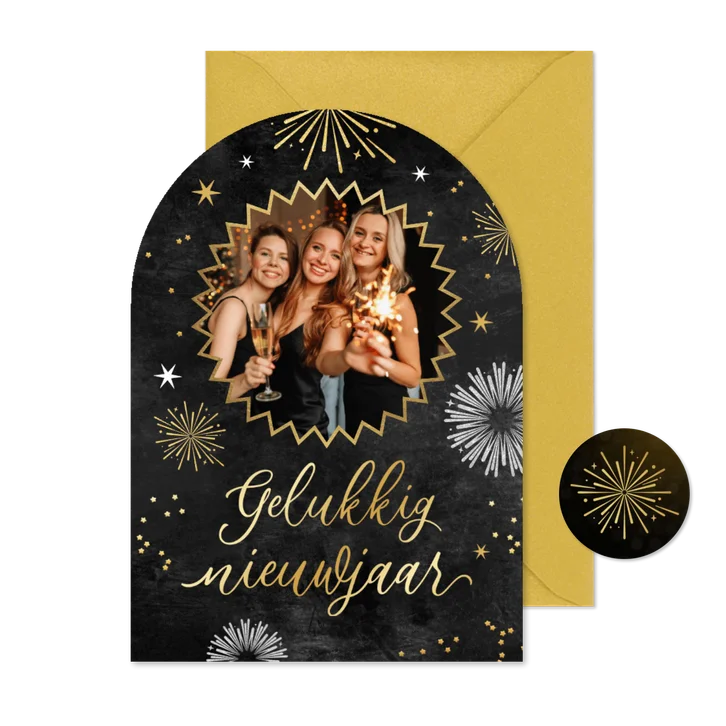 Nieuwjaarskaart vuurwerk goud zilver sterren boogkaart