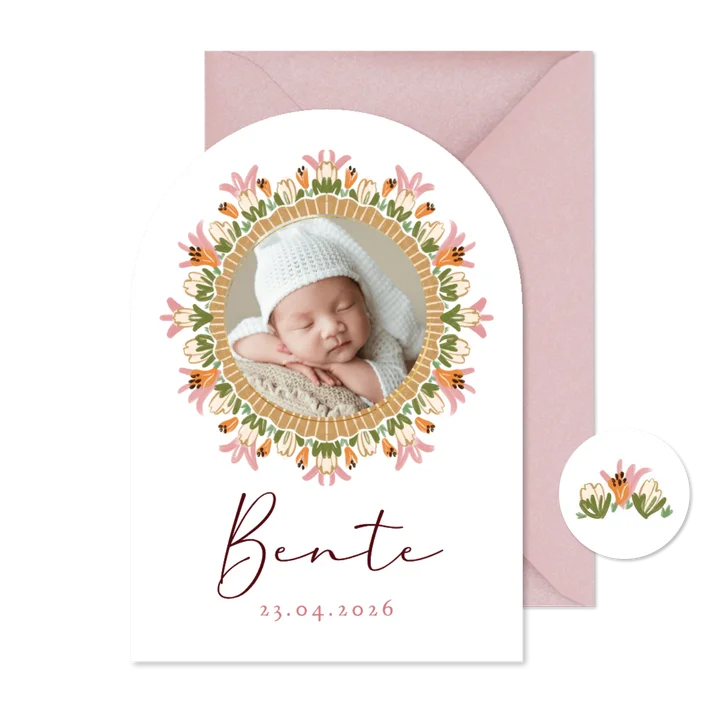 Origineel geboortekaartje klassiek bloemenkader cirkel foto