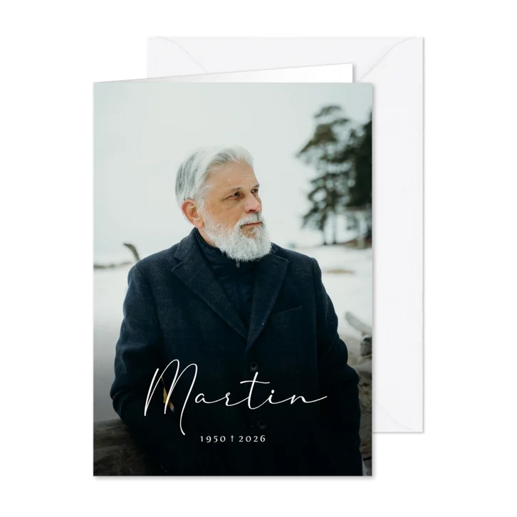 Rouwkaart met grote foto en handgeschreven naam