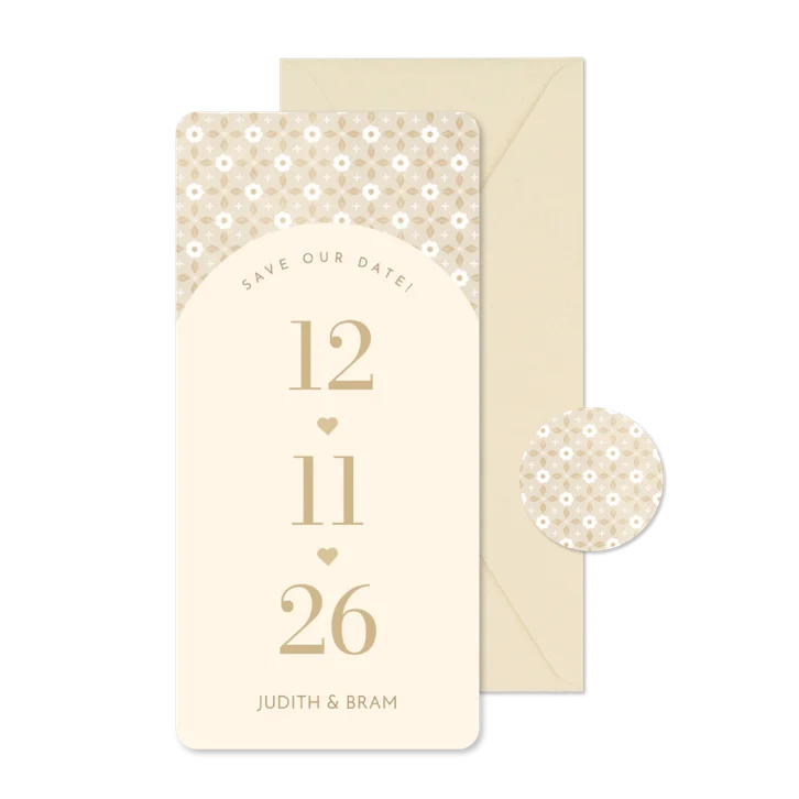Save the date kaart met beige boho patroon en grote datum