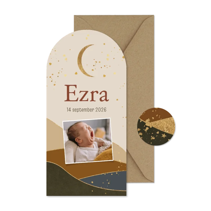 Stijlvol geboortekaartje boog bergen maan foto