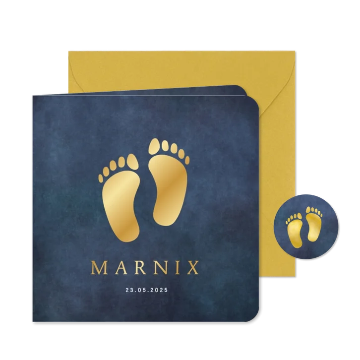 Stijlvol klassiek geboortekaartje met gouden voetjes