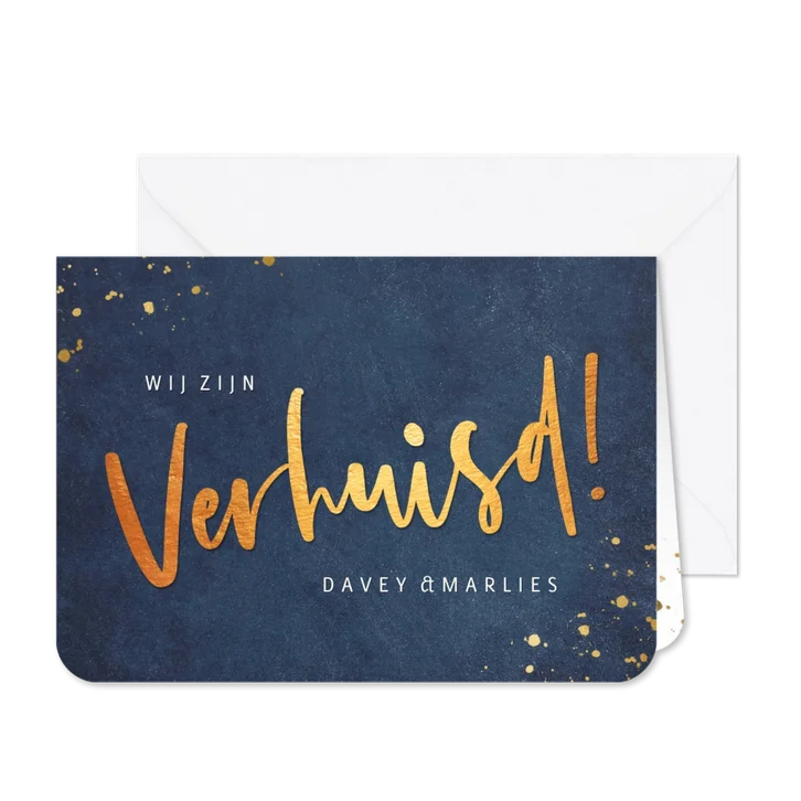 Stijlvolle blauwe verhuiskaart met koperkleur verhuisd