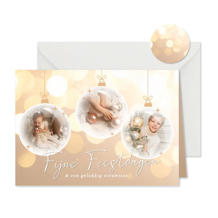 Stijlvolle kerstkaart met fotocollage kerstballen goud