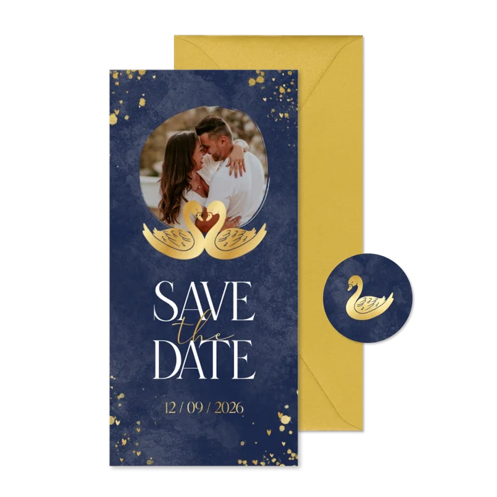 Stijlvolle save the date trouwkaartje met gouden zwanen