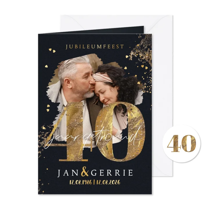Stijlvolle uitnodiging 40 jaar getrouwd goud hartjes foto