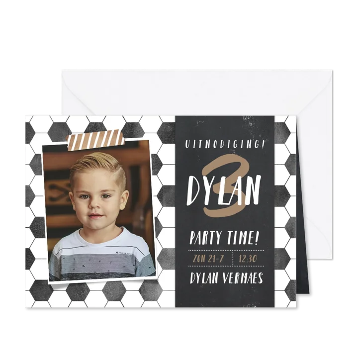 Stoere uitnodiging kinderverjaardag met thema voetbal