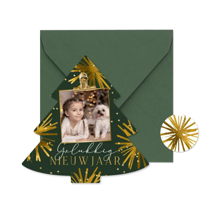 Trendy nieuwjaarskaart kerstboomvorm vuurwerk ster goud