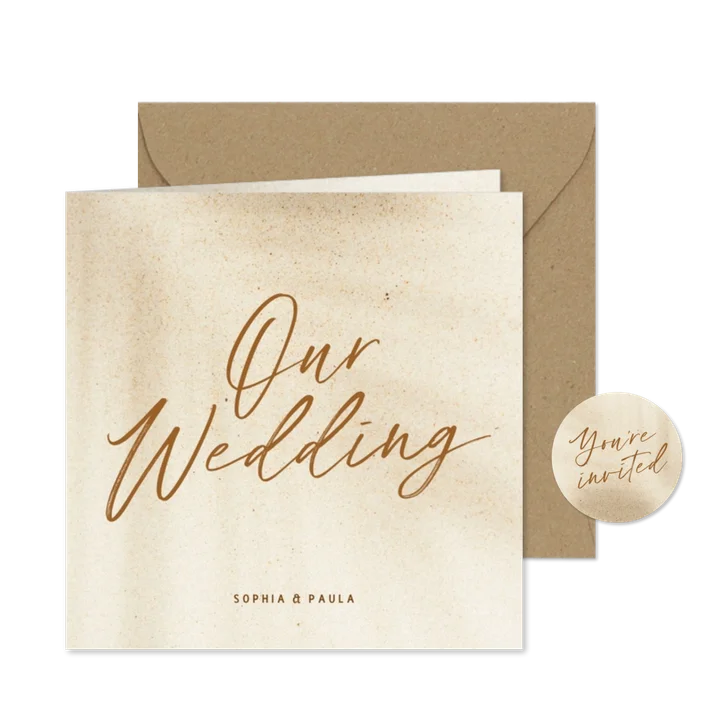 Trouwkaart in zandkleur met schaduw en stipjes