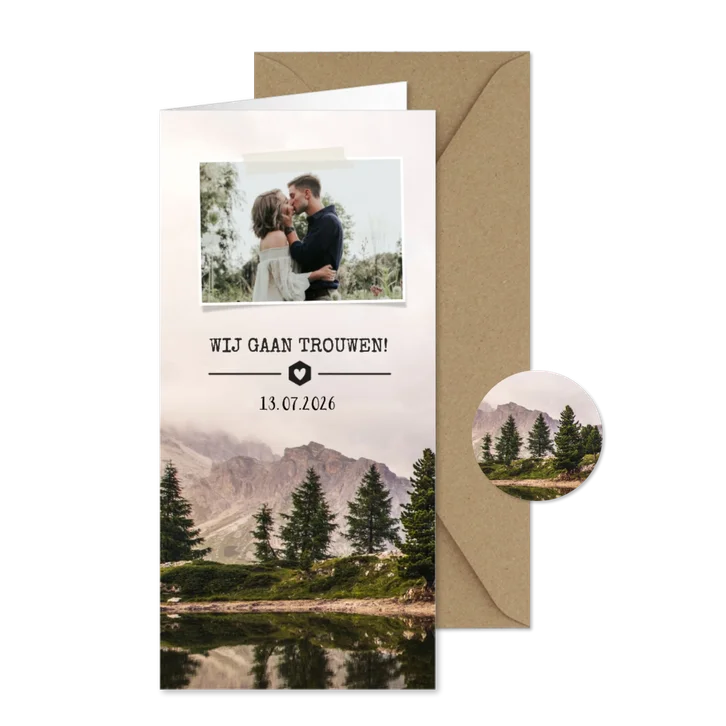 Trouwkaart natuur berglandschap met eigen foto en trouwdatum