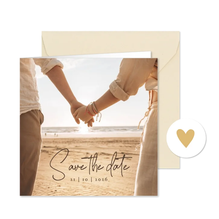 Trouwkaart save the date foto strand hand in hand
