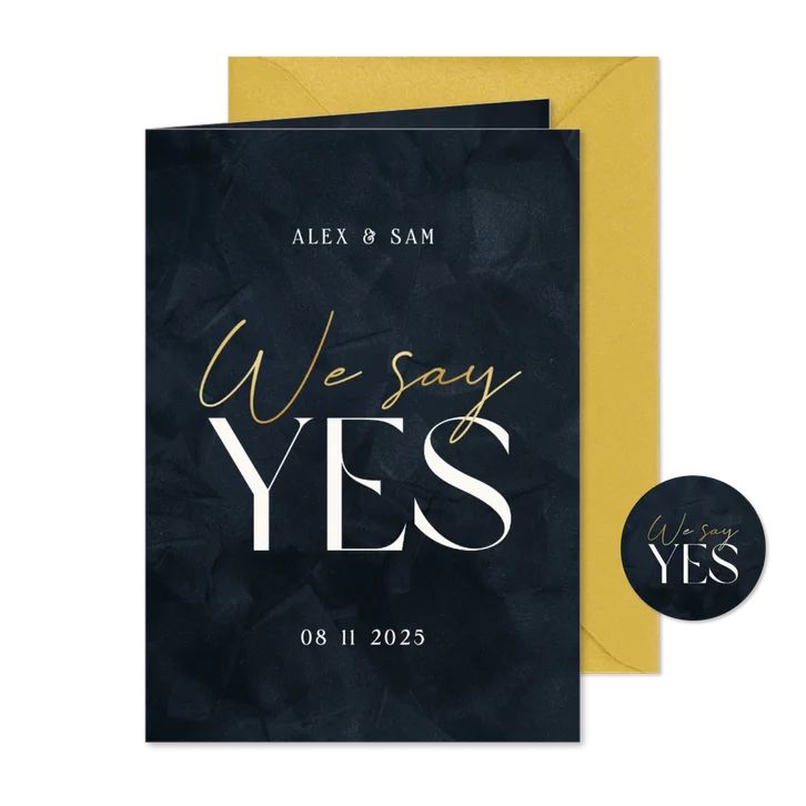 Trouwkaart 'we say yes' donkerblauw met goud stijlvol 