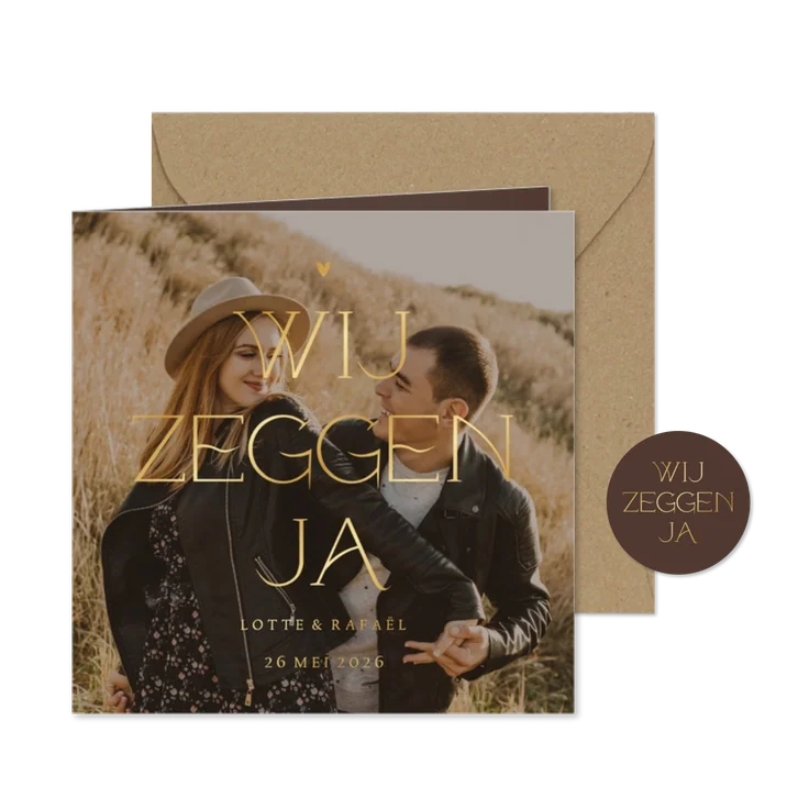 Trouwkaart wij zeggen ja met grote foto en goudfolie