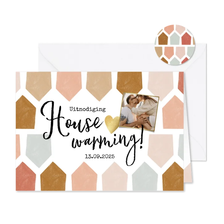 Uitnodiging housewarming met abstract huisjes patroon