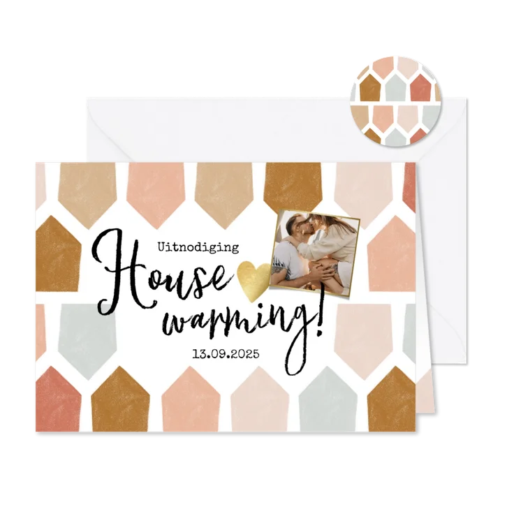 Uitnodiging housewarming met abstract huisjes patroon