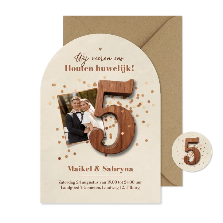 Uitnodiging jubileum boogkaart 5 jaar houten huwelijk