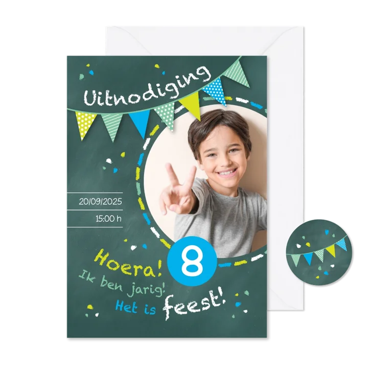 Uitnodiging kinderfeestje kriijtbord blauw