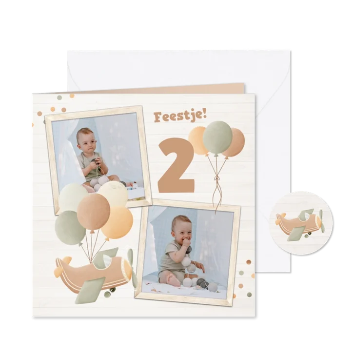 Uitnodiging kinderfeestje met vliegtuig en twee foto's