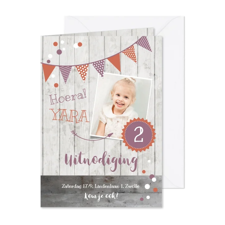 Uitnodiging kinderverjaardag roze foto, slinger en confetti