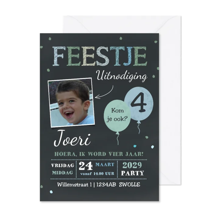 Uitnodiging krijtbord blauw met ballonnen