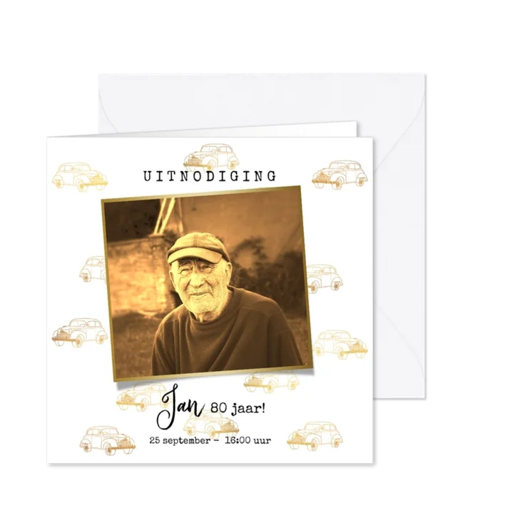 Uitnodiging met foto op goudkleurig patroon van oldtimers