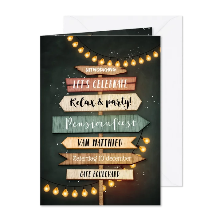 Uitnodiging pensioenfeest wegwijzers en slingers krijtbord