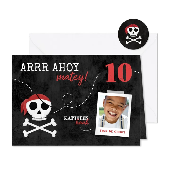 Uitnodiging piratenfeestje met schedel en foto