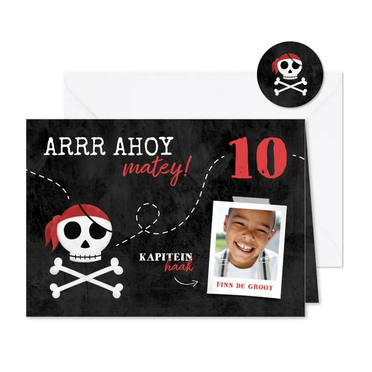 Uitnodiging piratenfeestje met schedel en foto