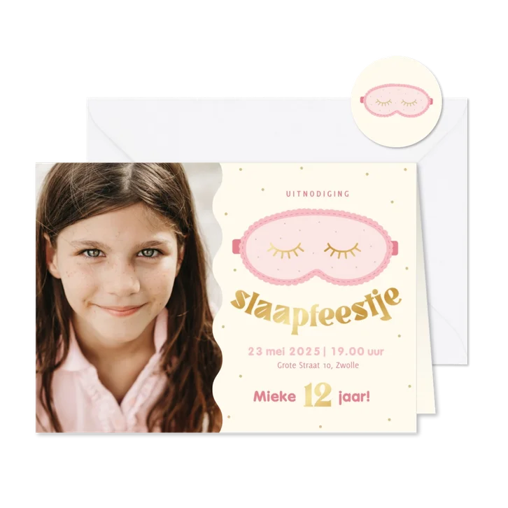 Uitnodiging slaapfeestje met foto slaapmasker roze
