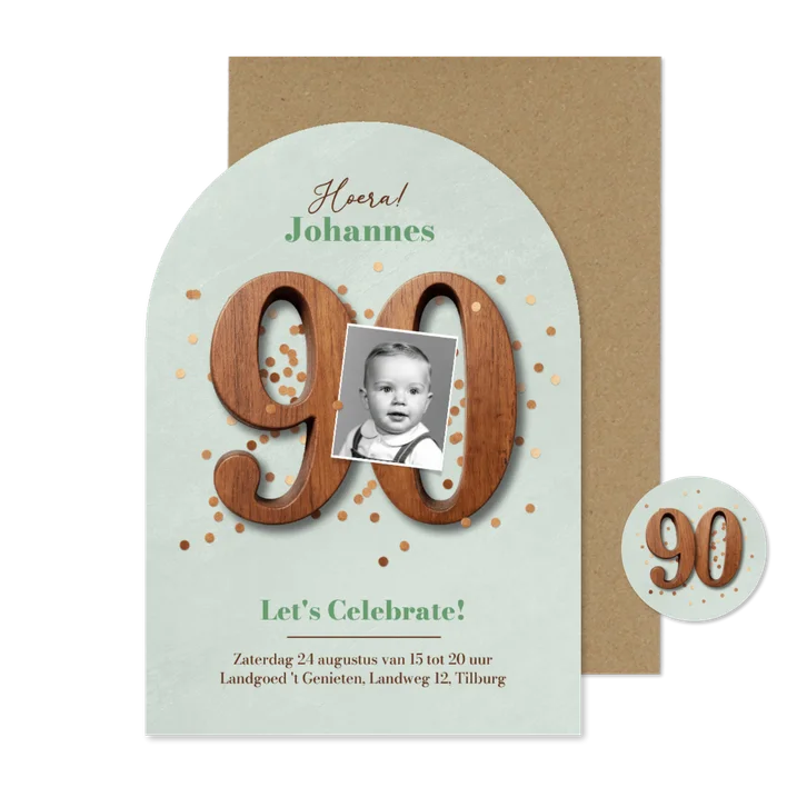 Uitnodiging verjaardag 90 vintage houten cijfers confetti