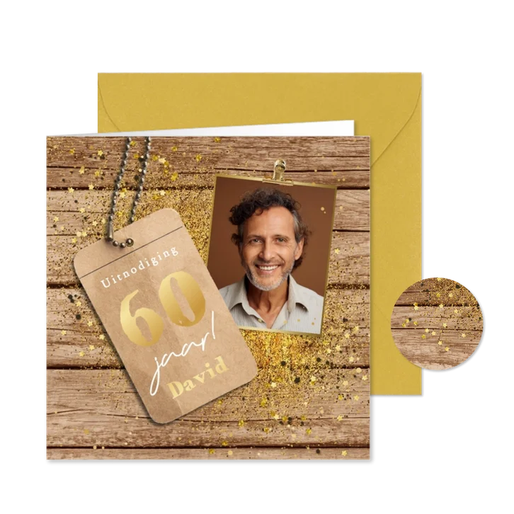 Uitnodiging verjaardagsfeest hout goud glitter label foto