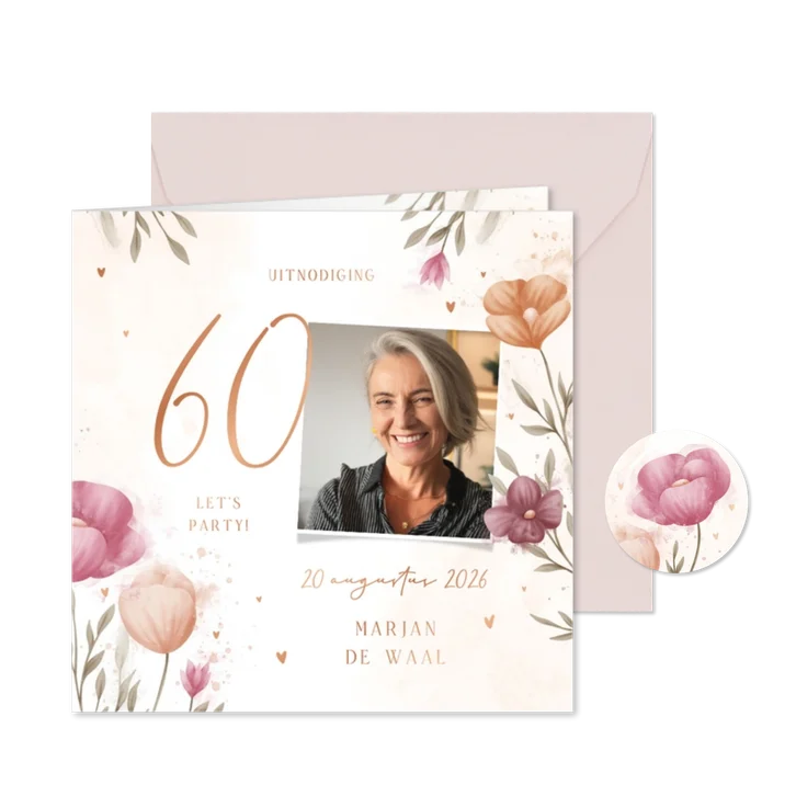 Uitnodiging waterverf bloemen met foto en koperen hartjes