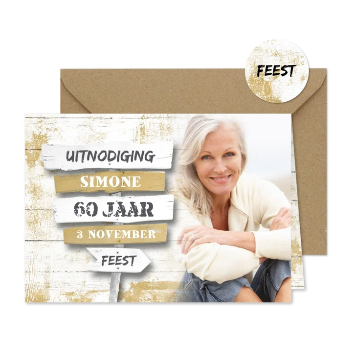 Uitnodiging wegwijzer strandstijl oker met foto