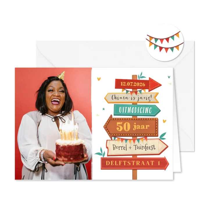 Uitnodigingskaart wegwijzers hout foto tuinfeest slingers 