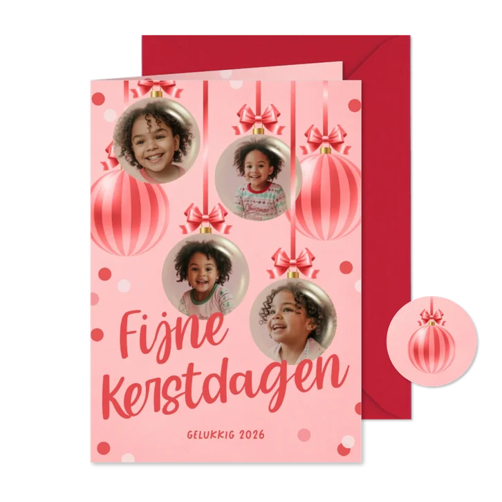 Vrolijke fotokerstkaart met roze kerstballen en confetti
