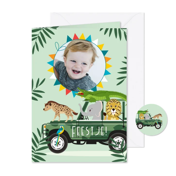 Vrolijke uitnodiging met een stoere jeep vol dierenvriendjes
